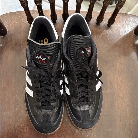 Adidas Black and White Classic Sneakers - Picture 7 of 7